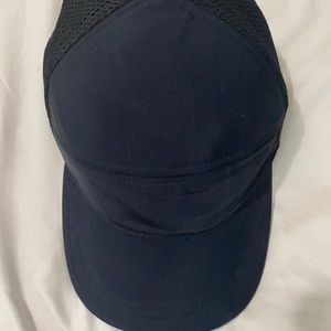 Lululemon Women’s Black Trucker Hat